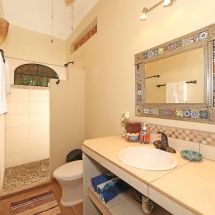 Casita Tortuga bathroom